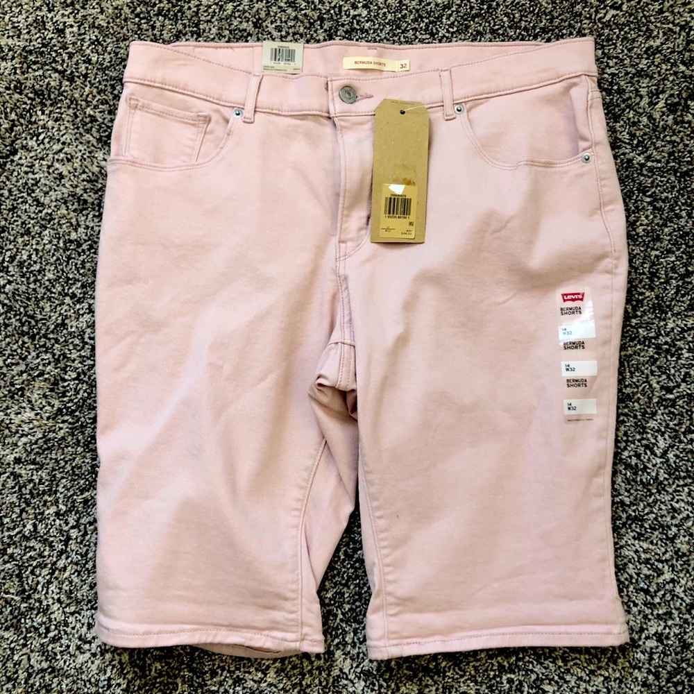 💥Levi’s pale pink Bermuda shorts NWT MSRP $44
